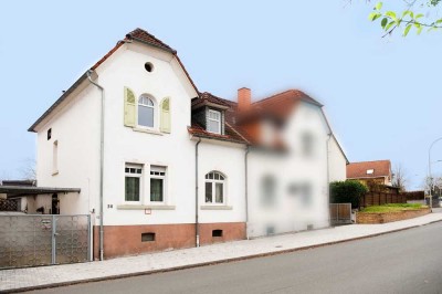 Charakter und Charme: Doppelhaushälfte mit Platz und Potenzial