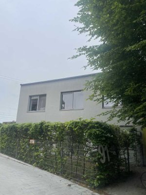 Erdgeschoßwohnung mit Garten und Küche, WG geeignet