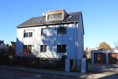 Sanierte 5-Zimmer-Wohnung mit Balkon und EBK in Stadtbergen
