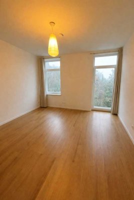 Großzügiges WG-Zimmer mit viel Licht in moderner 3er-WG mit zentraler Lage in Aachen