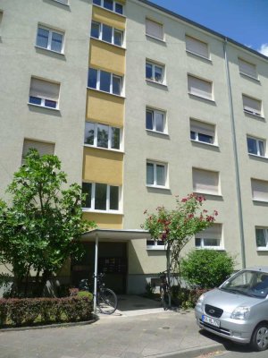 Helle 3-Zimmer Wohnung mit Garage und Aufzug in Karlsruhe Südweststadt