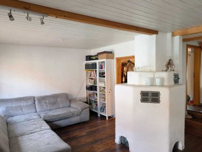 Lichtdurchflutete 3-4 Zimmer Wohnung mit Balkon