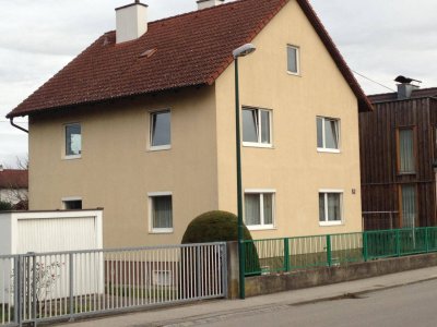 Moderne 2-Zimmer Wohnung mit Balkon und Garten