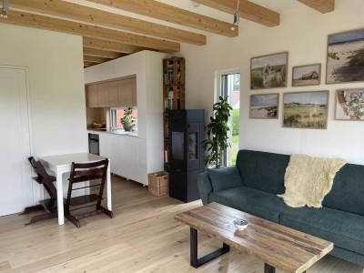 Neuwertiges 3-Zimmer-Tiny-House mit Lehmputz, Schwedenofen, geh. Innenausstattung und EBK