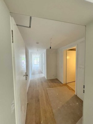 Erstbezug 3-Zimmer-Wohnung mit gehobener Innenausstattung mit Balkon in Frankfurt