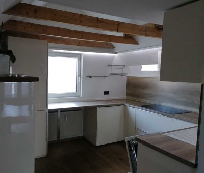 Helle möblierte Single-Wohnung mit toller Aussicht