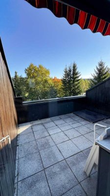 Gemütliche & möblierte 2-Zimmer-Dachgeschosswohnung mit zwei Balkonen & traumhafter Aussicht
