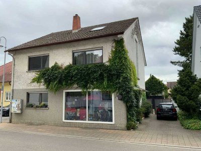 Vielseitiges 1-2-Familiehaus mit schönem Garten und großer Garage