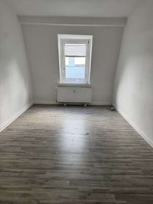 Helle 3-Zimmer-Wohnung mit Balkon in zentraler Lage – frisch renoviert