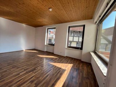 1 Zimmer, Küche, neues Bad (2022)  und Balkon mitten in der Altstadt