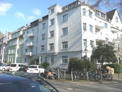 Oberkassel -- Mittendrin!!! -- großzügige 2-Zi-Wohnung  (VB 660.000 €)