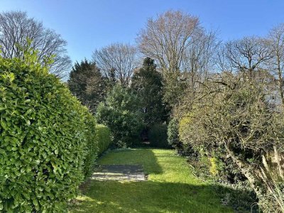 Barkhof: Altbau - Hochparterre in attraktiver Südwestlage, 3 Zimmer, mit Garten u. Garage