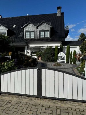 Komfortable 2-Zimmer Maisonette-Wohnung mit Balkon und Einbauküche in Monheim am Rhein / Rheinnäh