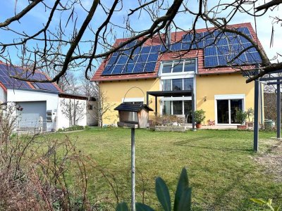 LIEBENSWERTER LEBENS(T)RAUM MIT VIEL LICHT, STIL UND FUNKTION - MIT EINLIEGERWOHNUNG - UNTERKELLERT!
