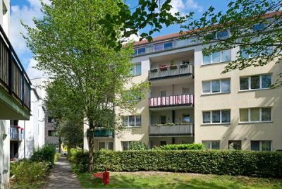 Berlin-Karow, gepflegte 3 Zimmer Wohnung mit Balkon und Wohnküche ab 1.5.2026!