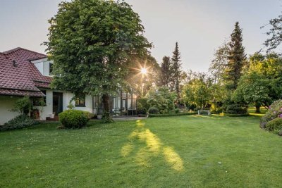 Großzügiges Landhaus mit weitläufigem Garten