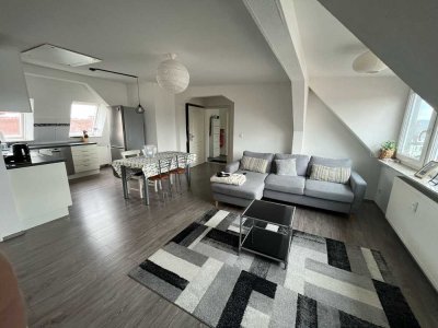 Möblierte Dachgeschosswohnung in zentraler Lage