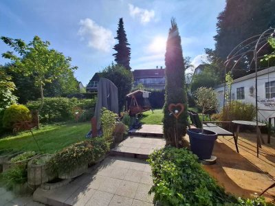 Bestlage Essen-Borbeck, unmittelbar am Schlosspark - großzügige Doppelhaus-Hälfte