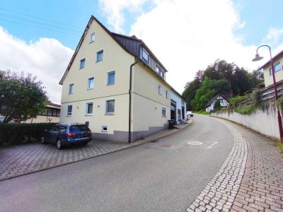 Wohnen und Arbeiten unter einem Dach: Vielseitiges Anwesen in Waldachtal