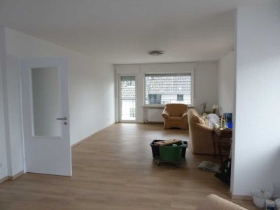 „Schöne 3-Zimmer-Wohnung mit Einbauküche und großem Balkon “