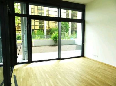 Exklusive EG Panorama-Wohnung mit Glasfront & Garten in FFM ab sofort frei