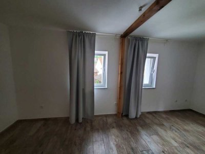 Charmantes und komplett  sanierte Wohnung