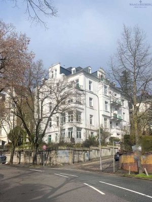 Sonnige und zentrale Top-Floor Wohnung mit Weitblick über Wiesbaden und dem Taunus