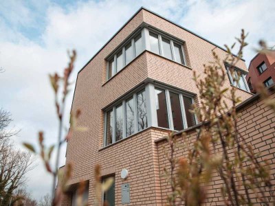Wohnen an der Saale - Exklusive Stadtvilla mit Terrasse und Garten, Garage