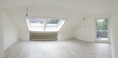 renovierte 3 Zimmer Dachgeschosswohnung mit viel Platz nähe Sachsenwald in bevorzugter Lage!