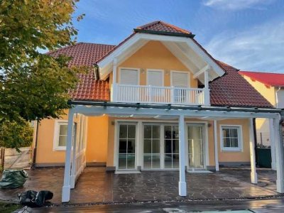 Viel Raum für Leben – stilvolles Einfamilienhaus mit Pool, Sauna und Gartenparadies