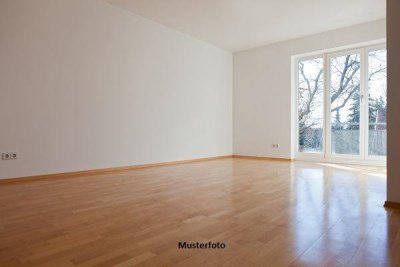 3-Zimmer-Wohnung in gutem Zustand, nebst 3 TG-Stellplätzen