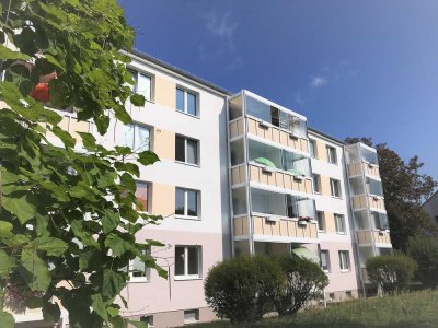 Gepflegte 3Raumwohnung mit einem verglasten Südbalkon.