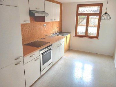 Großes Einfamilienhaus mit 8 Zimmern, Garten &amp; Parkplatz aufteilbar auf 2 Etagen, WG-tauglich!