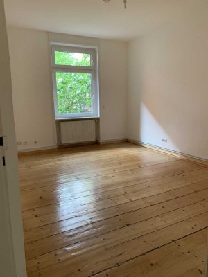 Geschickt geschnittene 2-Zimmer-Wohnung mit Altbau-Charme in Top-Lage nahe der unteren Berger Straße
