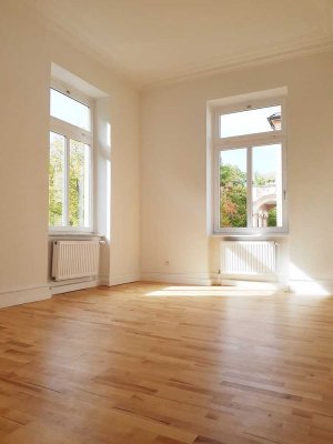 Moritzstraße: sanierte Altbauwohnung mit Parkett, Balkon und Flügeltüren