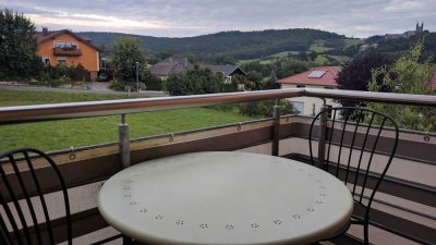 Neuwertige 2-Zimmer-Maisonette-Wohnung mit Balkon und EBK in Bad Staffelstein