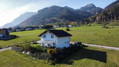 Neuwertiges Wohnhaus, süd-westseitig überdachte Terrasse, Doppelcarport! Zweitwohnsitzfähig!