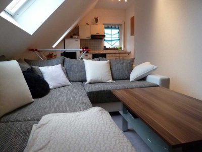 **TODTENWEIS/ SAND** Gemütliche und kompakte 2 ZKB- Dachgeschosswohnung in gepflegter Wohnanlage