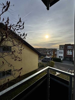 "Hier will ich wohnen!" 4 Zi. Wgh. mit herrlichem Blick über Nordheim!