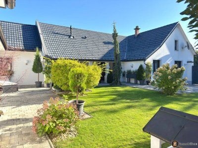 Modernes Wohnhaus mit zwei barrierefreien, getrennten Einheiten