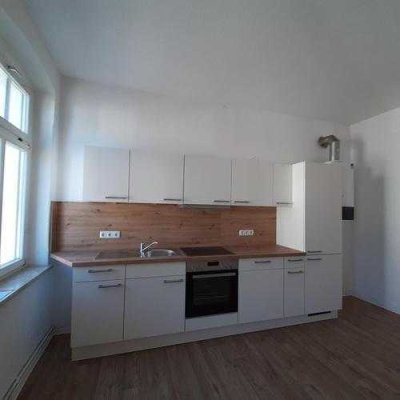 *4-Zimmer mit EBK und Balkon*
