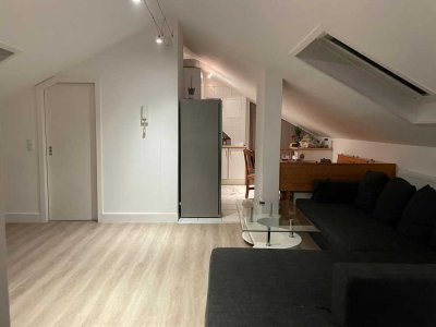 Helle 1-Zimmer Dachgeschosswohnung in Feldkirchen-Westerham