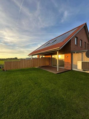 3 Zimmer Doppelhaushälfte mit Holzterrasse und Garten in Butjadingen