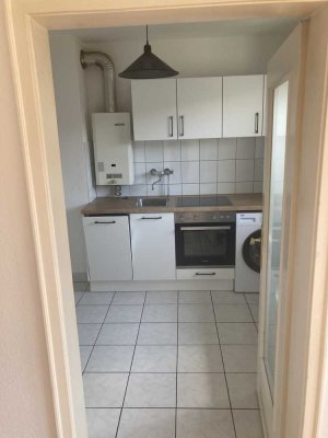 2,5-Raum-Wohnung mit Einbauküche in Köln Mauenheim - Ankauf der Küche und des Mobiliars notwendig!