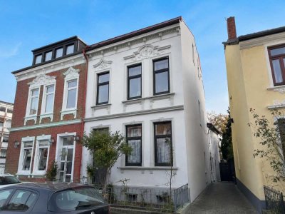 Kapitalanlage in Bremen-Walle: 4 vermietete Wohnungen, Hinterhaus und Garage