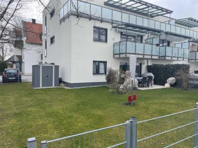 sehr schöne drei Zimmer Wohnung mit 100 qm Garten