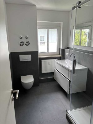 Erstbezug nach Sanierung: schöne 2-Zimmer-Wohnung mit EBK und Balkon in Oberschleißheim