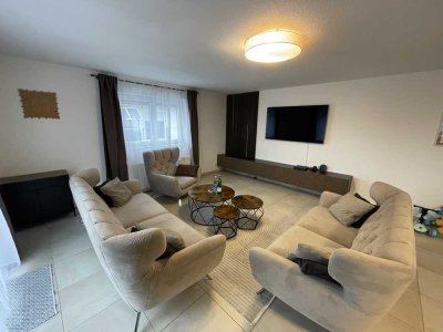 Gut geschnittene 4-Zimmerwohnung + Einbauküche + Gäste WC + Abstellraum