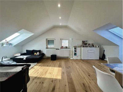 Charmante Dachgeschosswohnung mit Ausblick