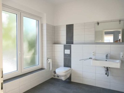 Stilvolle, modernisierte 2-Raum-Wohnung mit geh. Innenausstattung mit Balkon